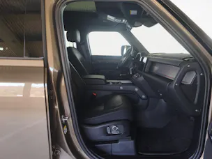 Land Rover Defender 130 3.0 D I6 300 X-Dynamic HSE + Gancio traino amovibile e pneumatici invernali