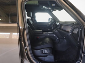 image du véhicule LAND ROVER Defender 130 3.0 D I6 300 X-Dynamic HSE + Gancio traino amovibile e pneumatici invernali