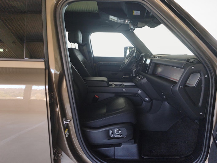 image du véhicule LAND ROVER DEFENDER