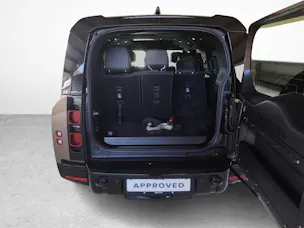 Land Rover Defender 130 3.0 D I6 300 X-Dynamic HSE + Gancio traino amovibile e pneumatici invernali