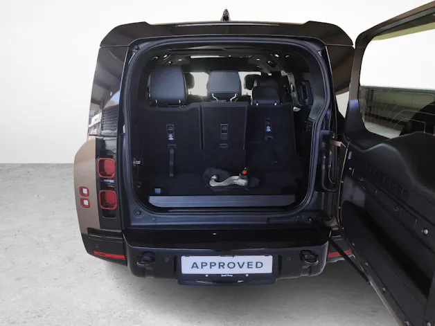 Land Rover Defender 130 3.0 D I6 300 X-Dynamic HSE + Gancio traino amovibile e pneumatici invernali