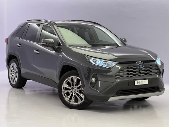 First vehicle image