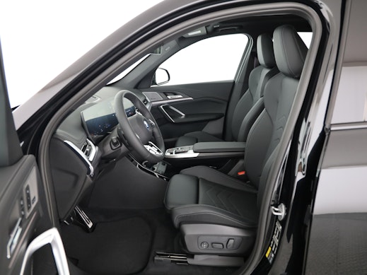BMW X1 25e xDrive paddles 3