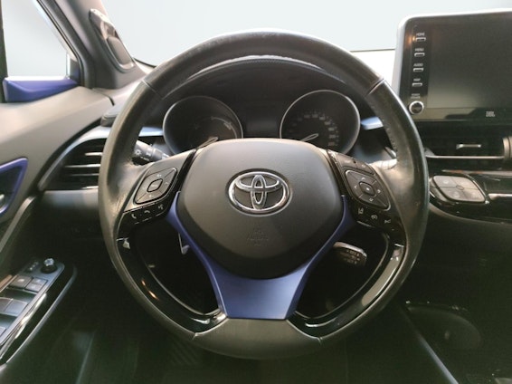 Vehicle image 12