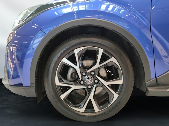Vehicle image 18
