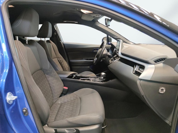 Vehicle image 10