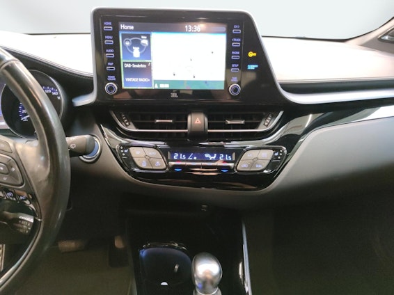 Vehicle image 14