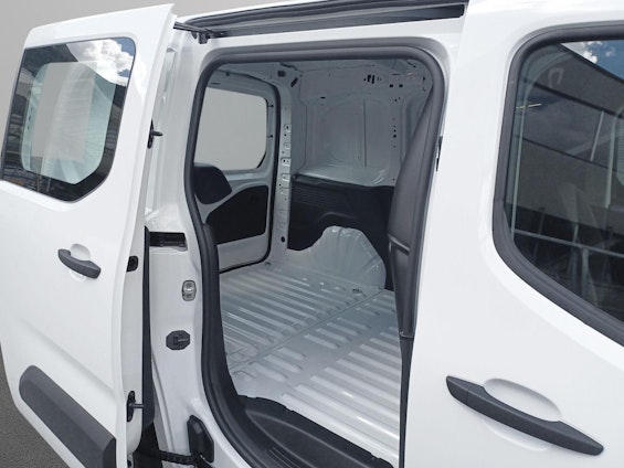 Vehicle image 7 Vehicle image 7