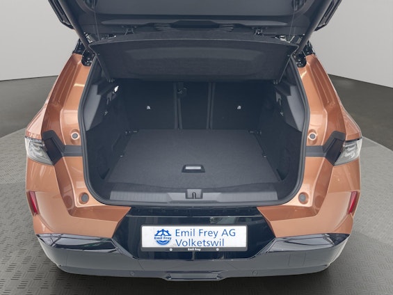 Vehicle image 4 Vehicle image 4