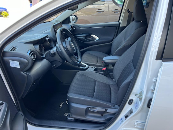 Vehicle image 10