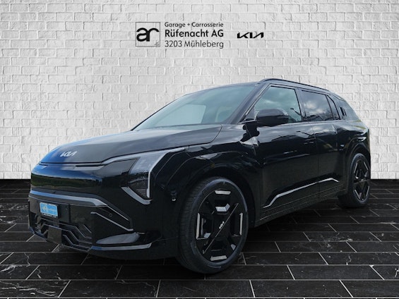 First vehicle image