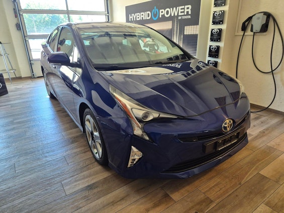 First vehicle image