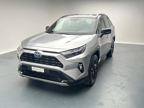 First vehicle image