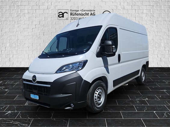 First vehicle image