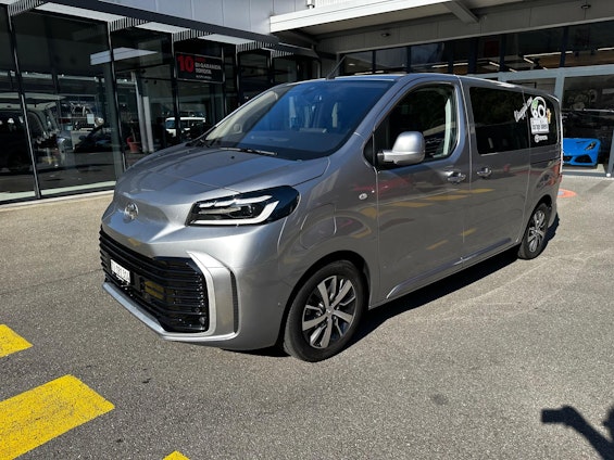 First vehicle image