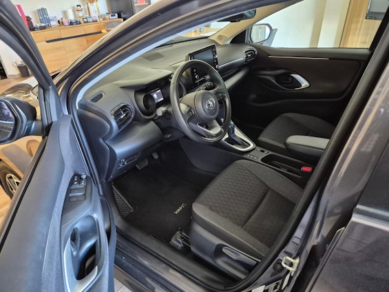 Vehicle image 6