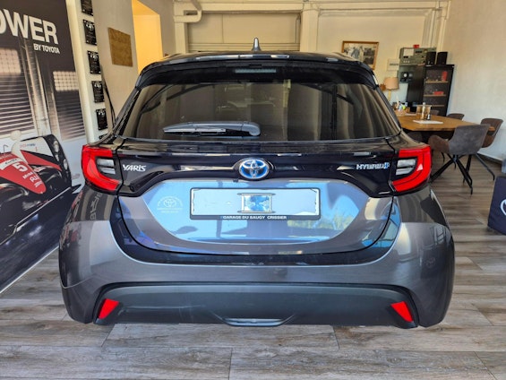 Vehicle image 5