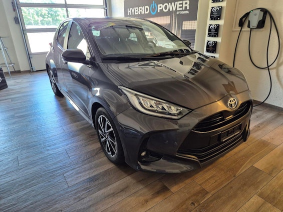 First vehicle image