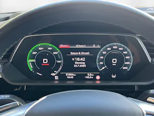 Audi e-tron S quattro