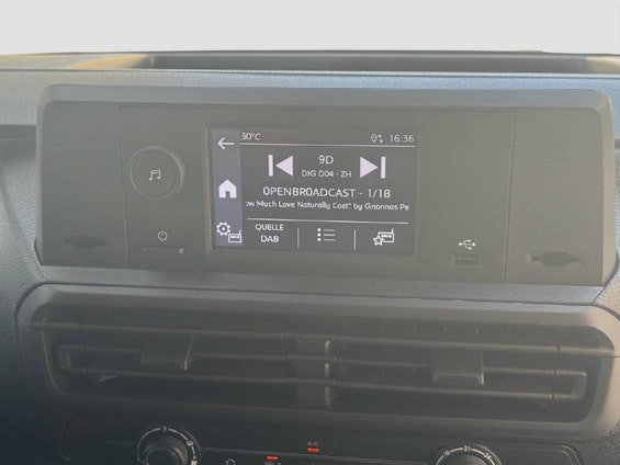 Vehicle image 13 Vehicle image 13