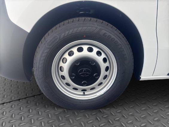 Vehicle image 8 Vehicle image 8