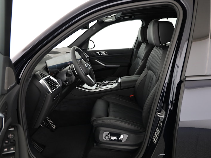 Vehicle image BMW X5