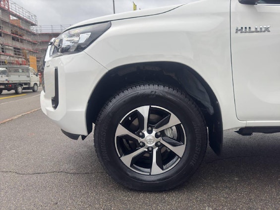 Vehicle image 15