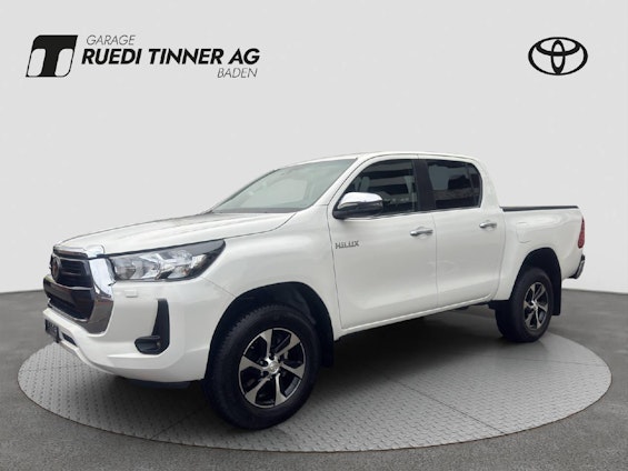 First vehicle image