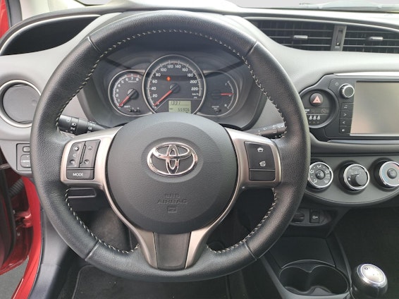 Vehicle image 14