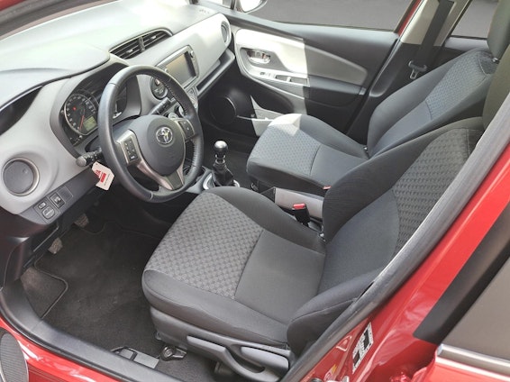 Vehicle image 10
