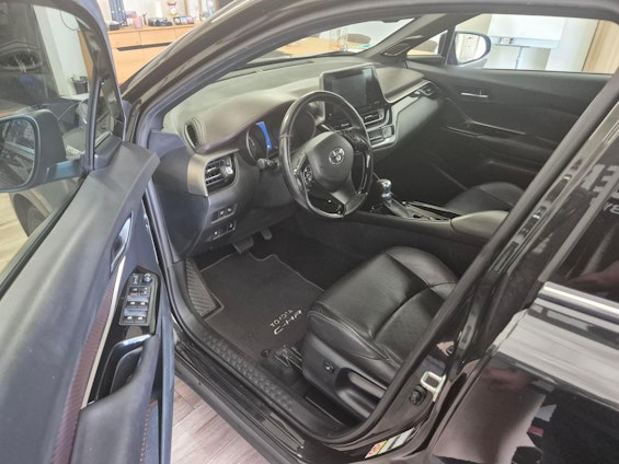 Vehicle image 6