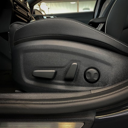 Vehicle image 18 Vehicle image 18