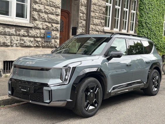 First vehicle image First vehicle image