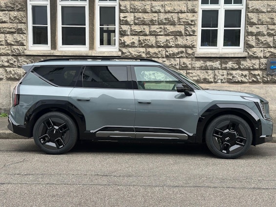 Vehicle image 4 Vehicle image 4