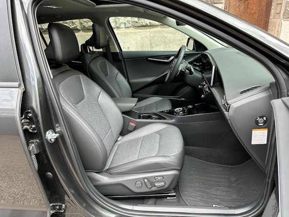 Vehicle image 8 Vehicle image 8