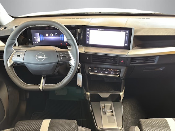 Vehicle image 4 Vehicle image 4