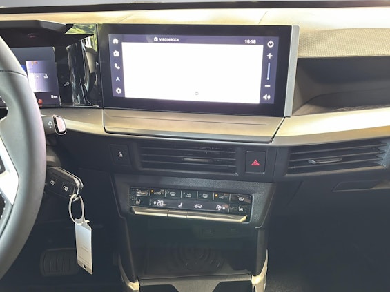 Vehicle image 5 Vehicle image 5