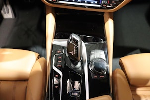 Vehicle image BMW 545e xDrive SAG