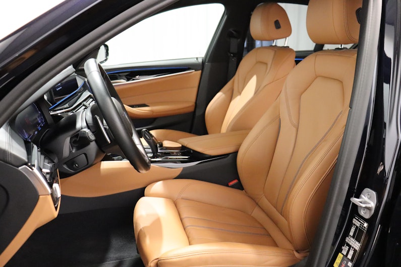 Vehicle image BMW 5 SERIES