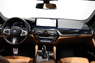 Vehicle image BMW 545e xDrive SAG