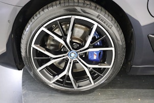 Vehicle image BMW 545e xDrive SAG