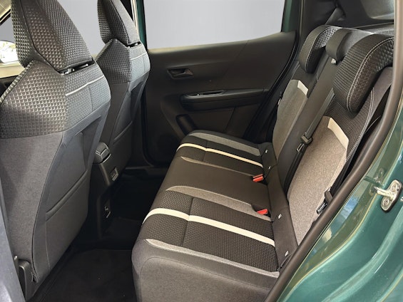 Vehicle image 6 Vehicle image 6