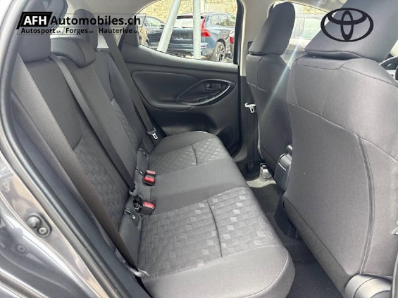 Vehicle image 15