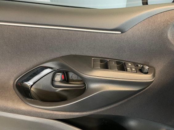 Vehicle image 6 Vehicle image 6