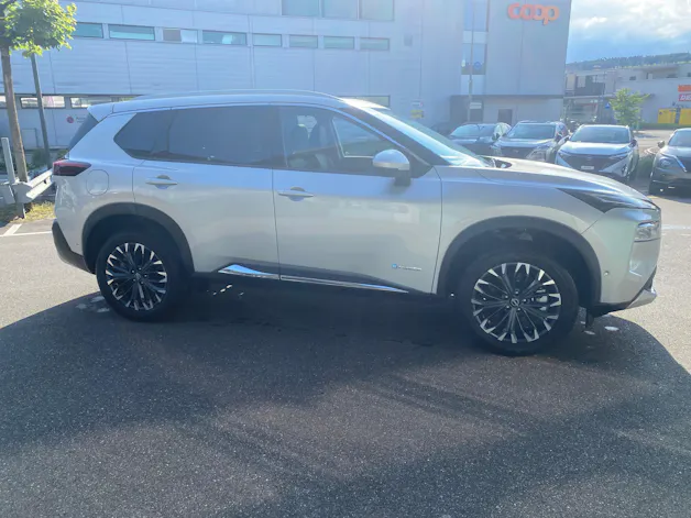 Nissan X-Trail 1.5 VC-T e-Power 4WD 7 Sitze Tekna+