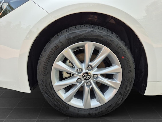 Vehicle image 14