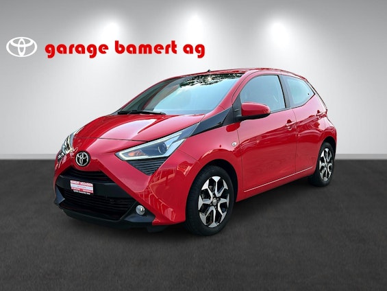 First vehicle image