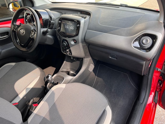 Vehicle image 13