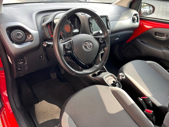 Vehicle image 7