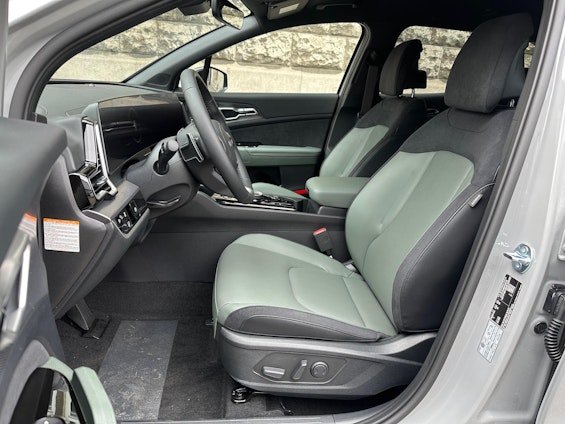 Vehicle image 8 Vehicle image 8